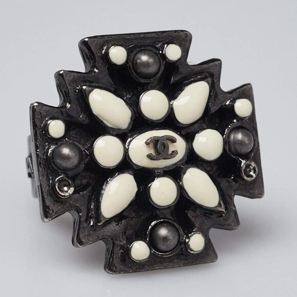 Chanel Ruthenium Metal and Black/White Gripoix Poured Glass Ring Size 6 - Picture 1 of 5